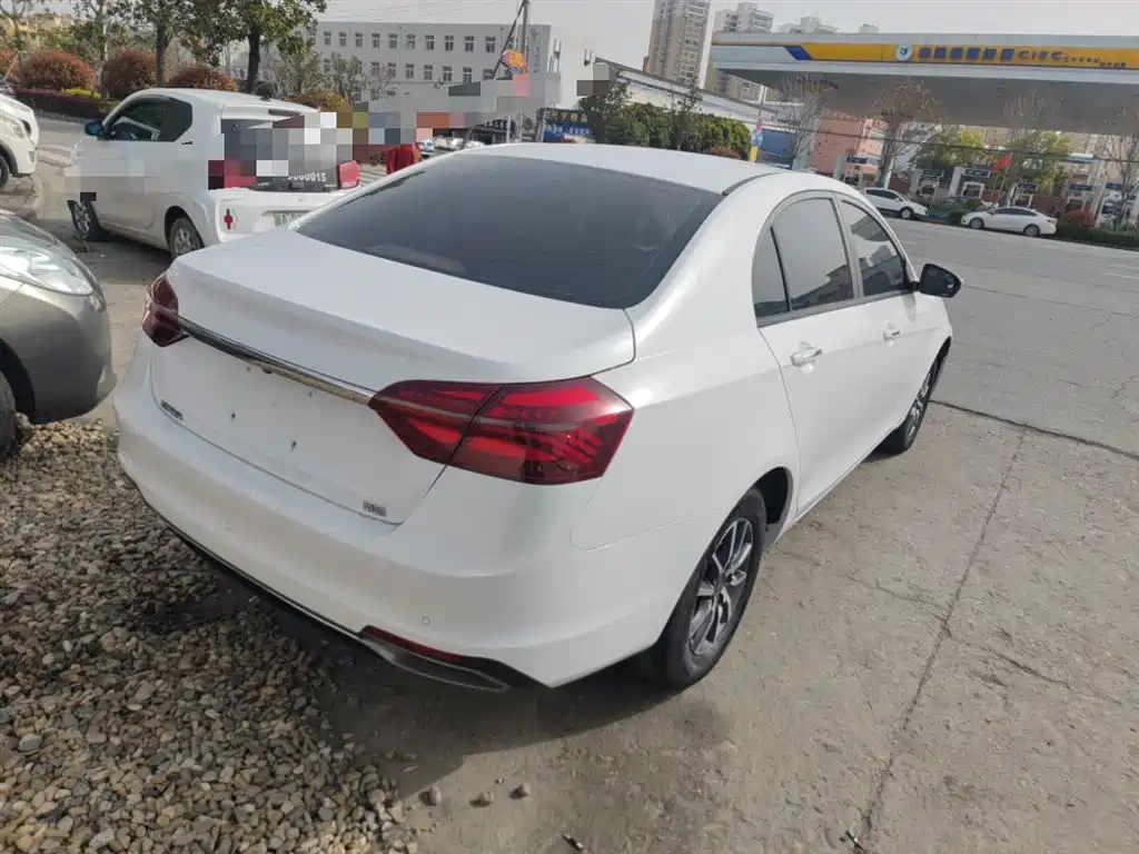 Emgrand Commander 1.5 L CVT Luxury CN-VI