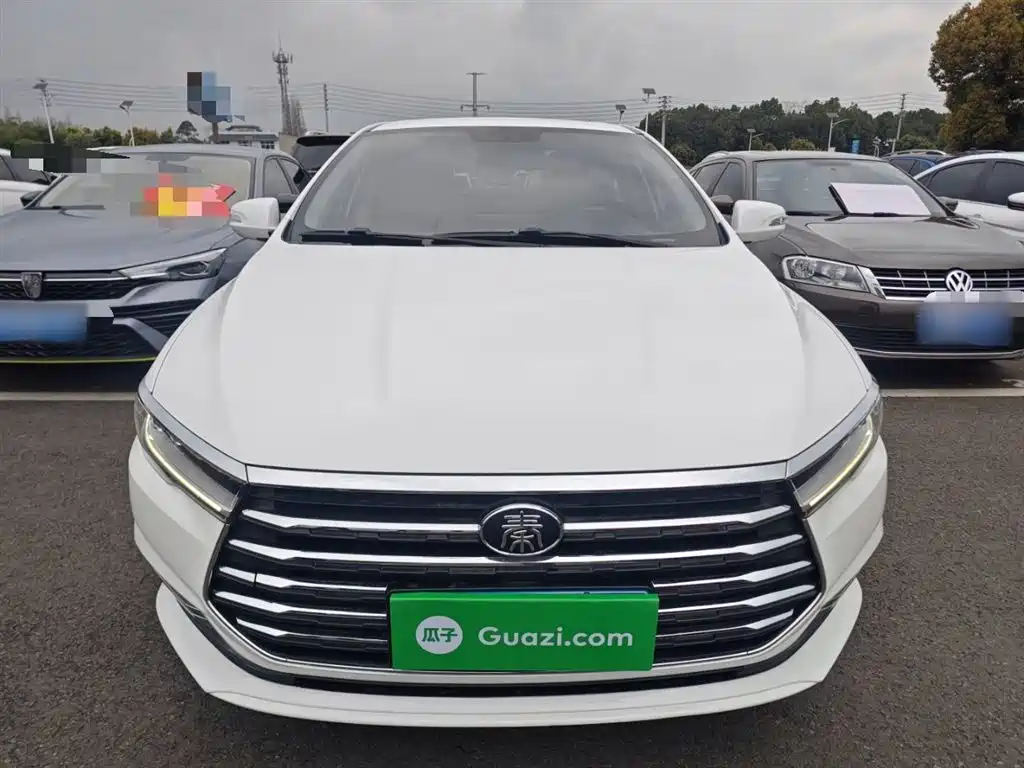 Qin 1.5 L Auto Distinguished