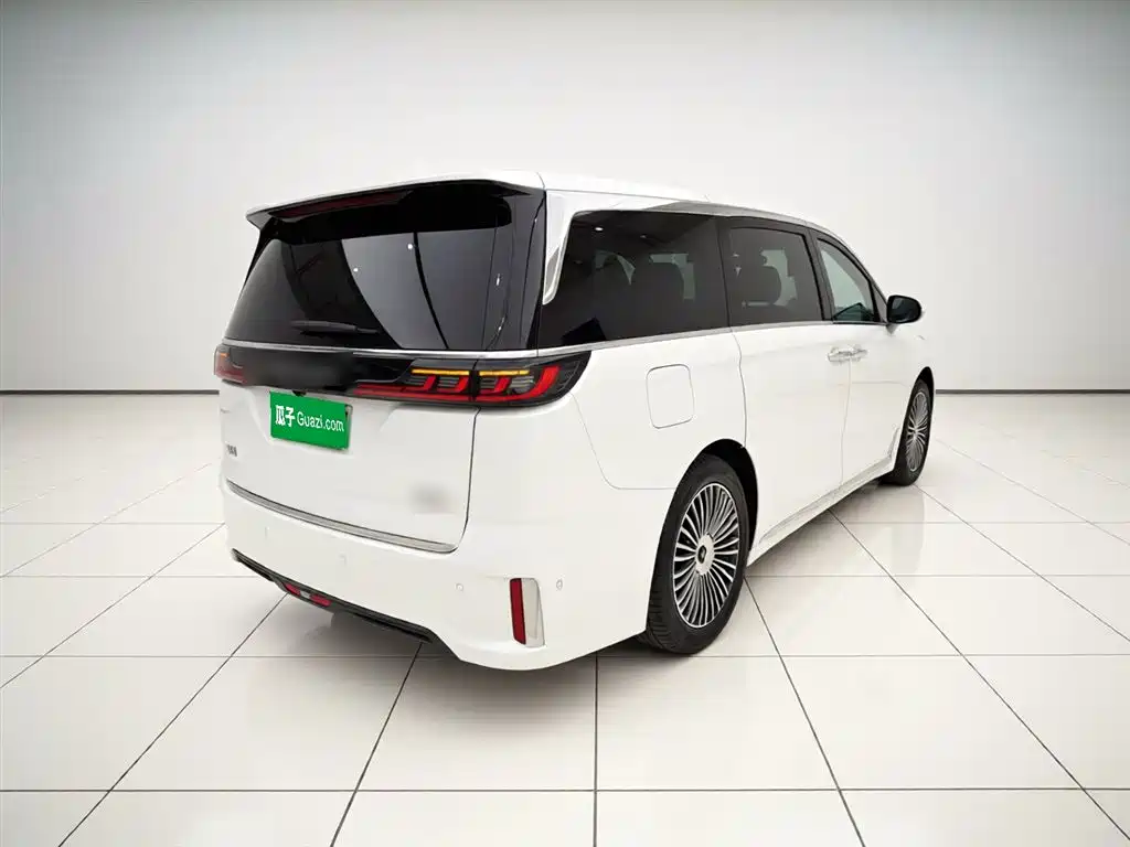 Voyah Dreamer PHEV 4 WD Flagship Kunpeng