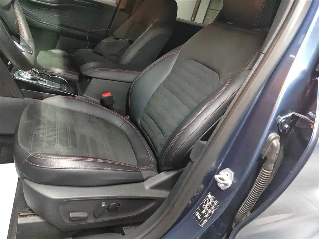 Escape EcoBoost 245 4 WD Indulge ST-LINE