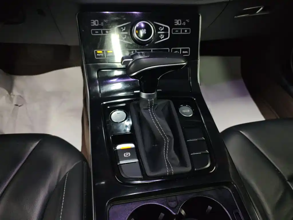 Hongqi H5 30 TD Connected Agile