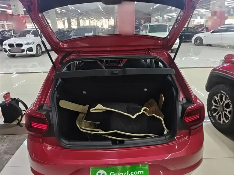 Volkswagen Polo Plus 1.5 L Auto Colorful Tech
