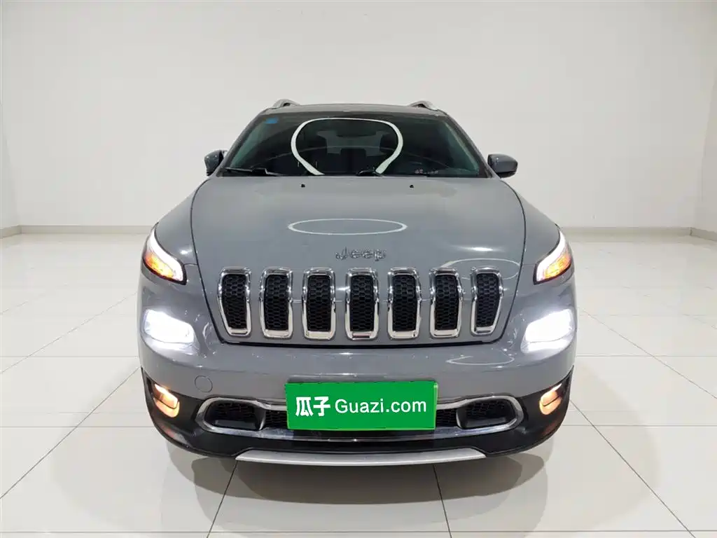 Cherokee 2.0 L Superior