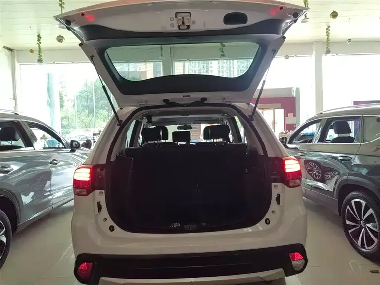 Mitsubishi Outlander 2.0 L 2 WD Glory 5-seat