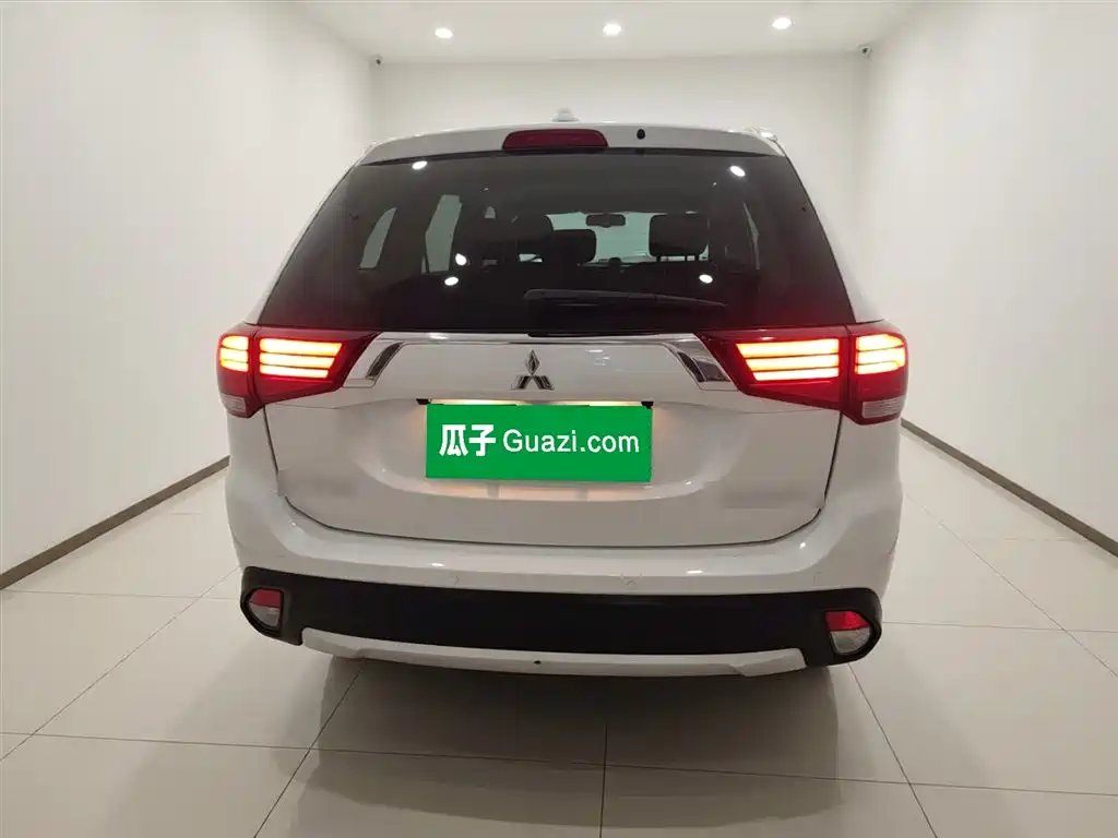 Outlander 2.0 L 2 WD Glory 5-seat