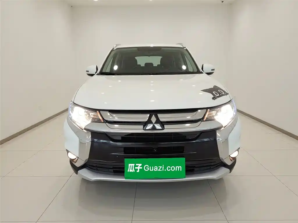 Outlander 2.0 L 2 WD Glory 5-seat