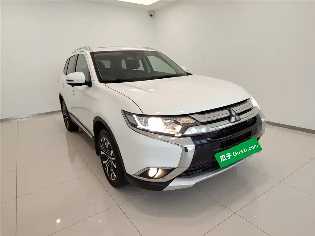 Outlander 2.0 L 2 WD Glory 5-seat
