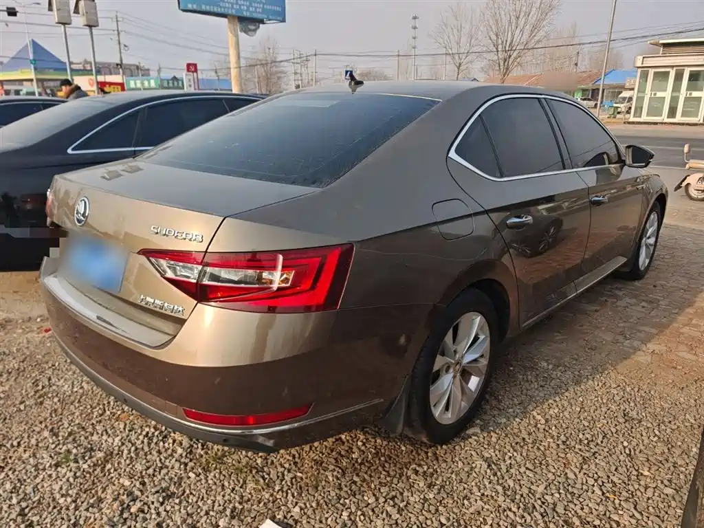 Superb TSI330 DSG Comfort CN-V