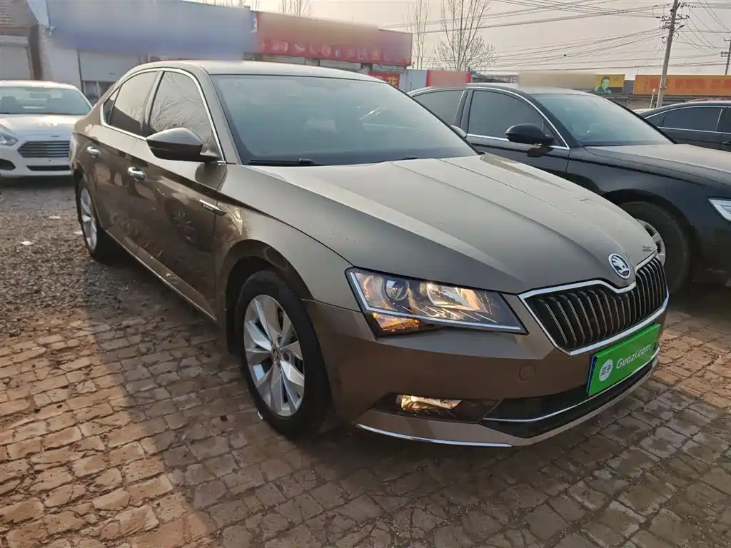 Superb TSI330 DSG Comfort CN-V