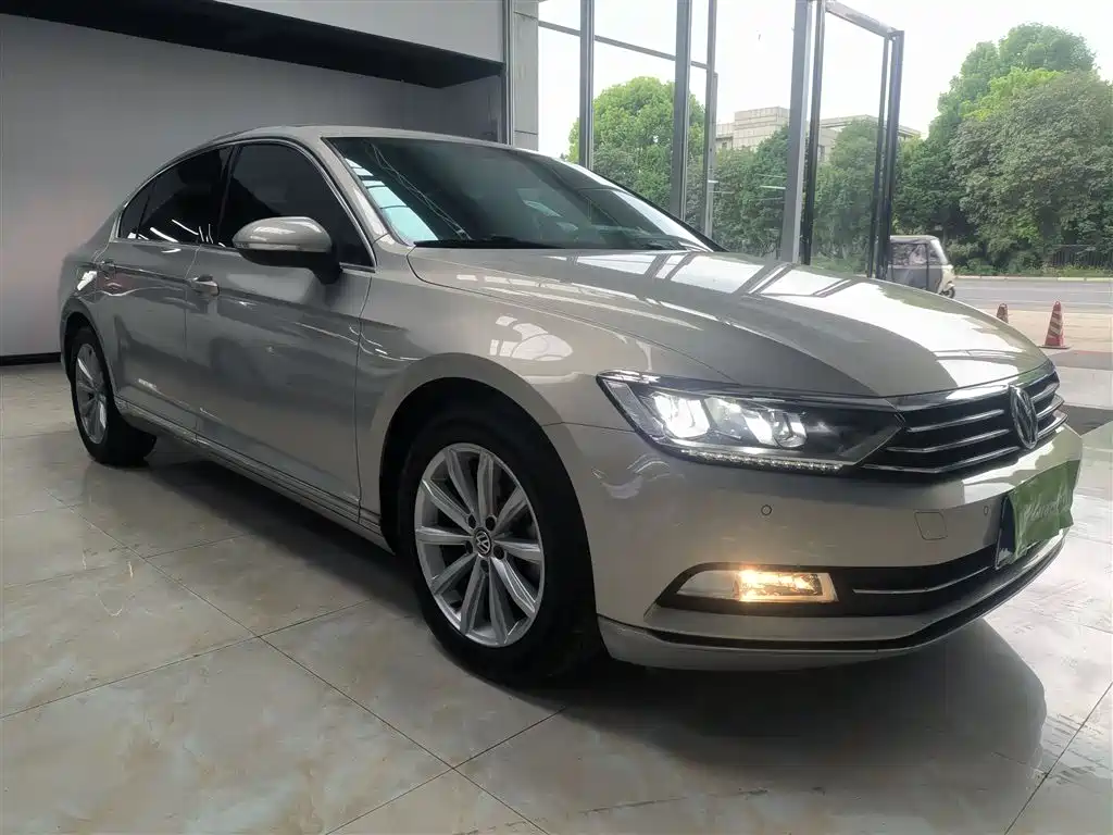 Magotan 330 TSI DSG Leading CN-VI