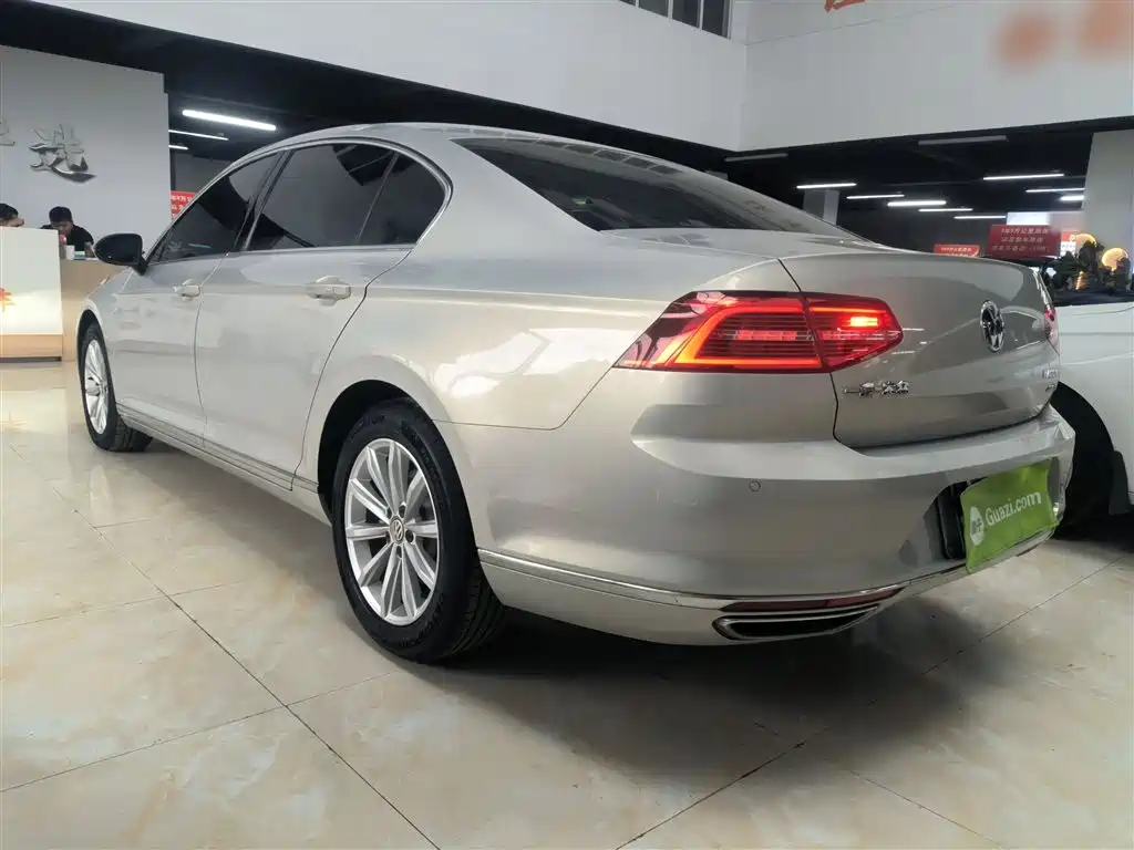 Magotan 330 TSI DSG Leading CN-VI