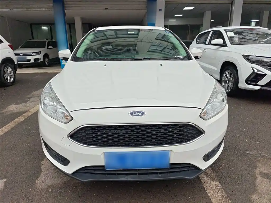 Focus Hatchback Classic 1.6 L Auto Style Smart Travel