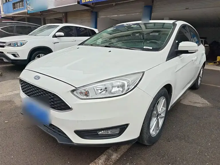 Ford Focus Hatchback Classic 1.6 L Auto Style Smart Travel