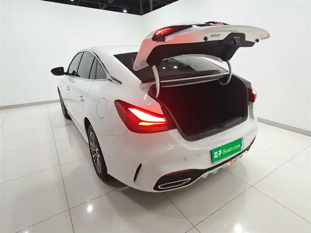 MG5 MG5 2025款 180 DVVT 全球豪华版