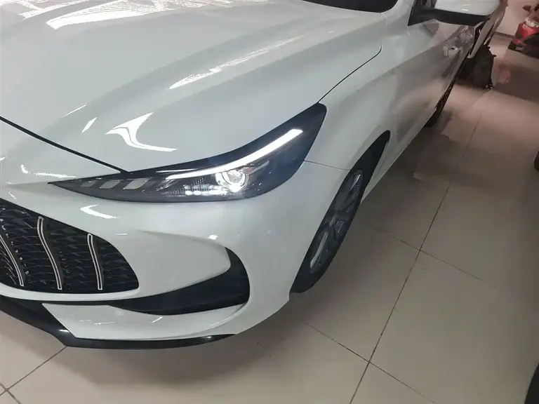 MG5 MG5 2025款 180 DVVT 全球豪华版