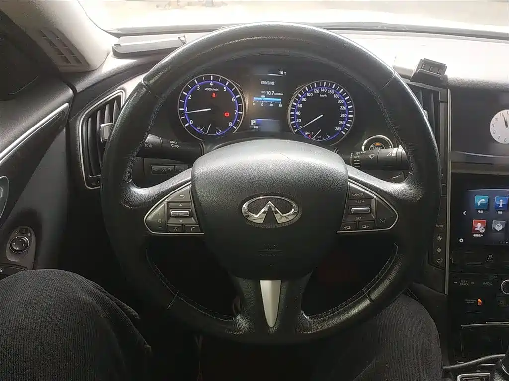 Infiniti Q50 L 2.0 T Comfort