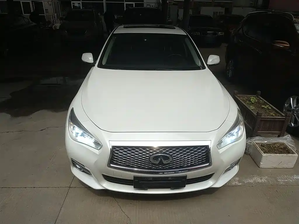 Infiniti Q50 L 2.0 T Comfort