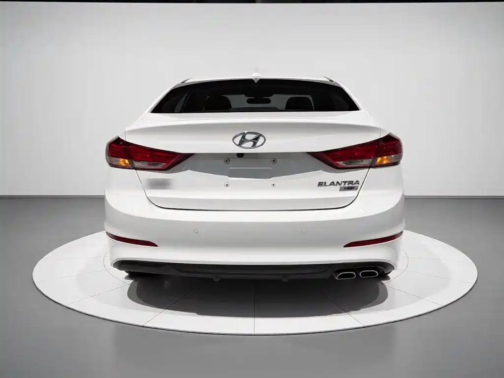 Elantra 1.4 T DCT Dynamic Shine · Active