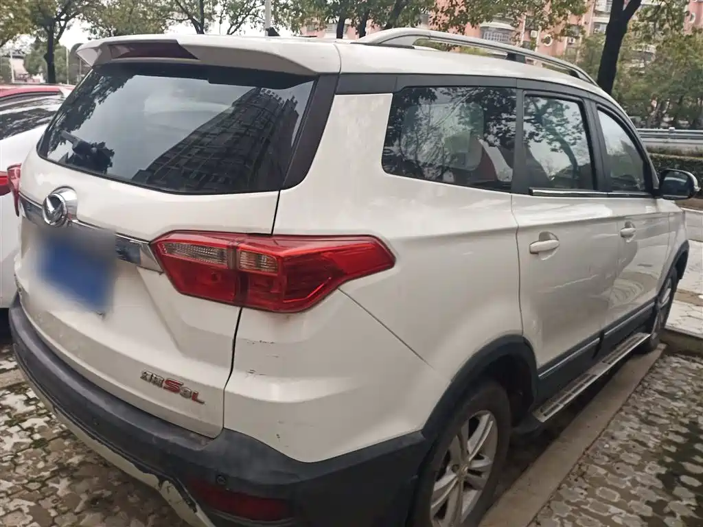 BAIC Huansu S3 S3 L 1.5 L Manual Distinguished