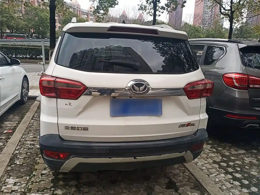 BAIC Huansu S3 S3 L 1.5 L Manual Distinguished