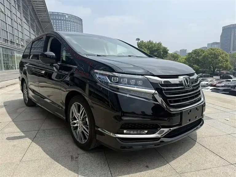 Honda Elysion 2.0 L Hybrid Luxury