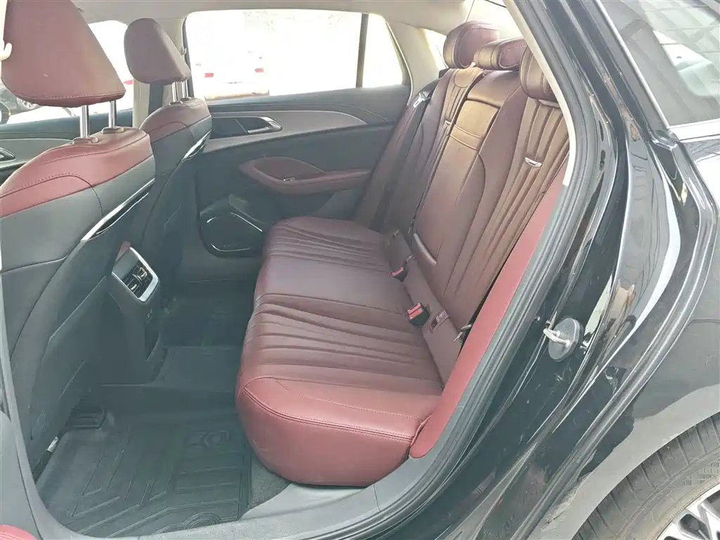 Hongqi H5 1.5 T DCT Connected Flagship Charm