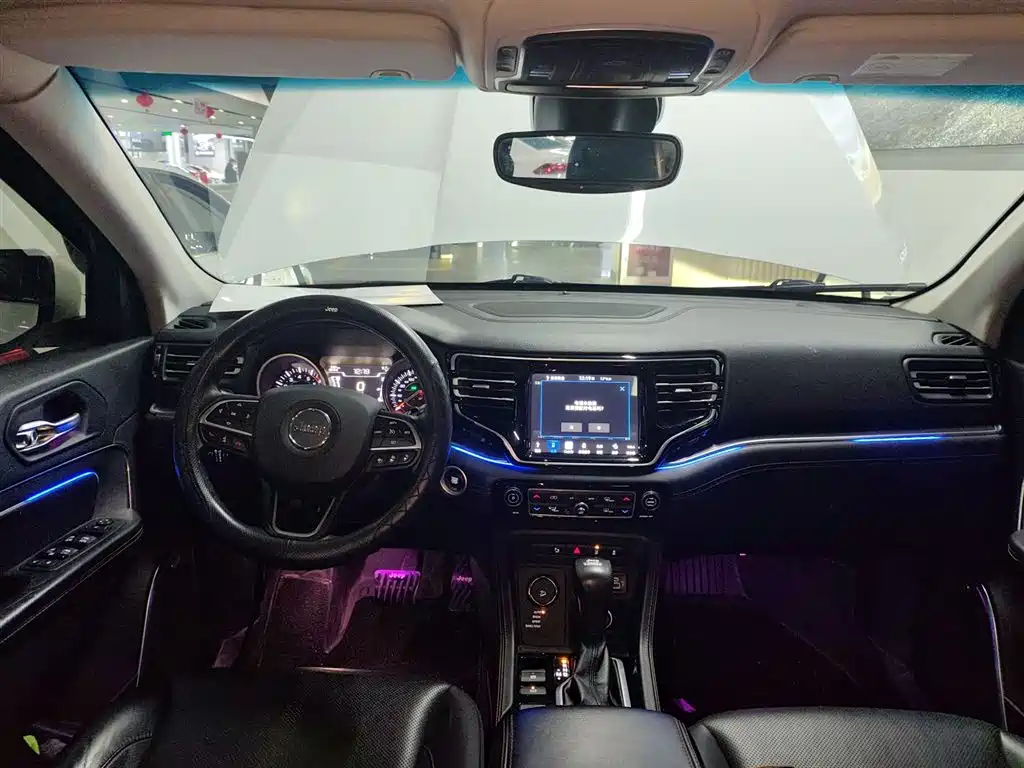 Grand Commander 2.0 T 4 WD Smart Enjoyment CN-V