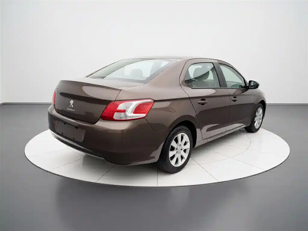 Peugeot 301 1.6 L Manual Comfort