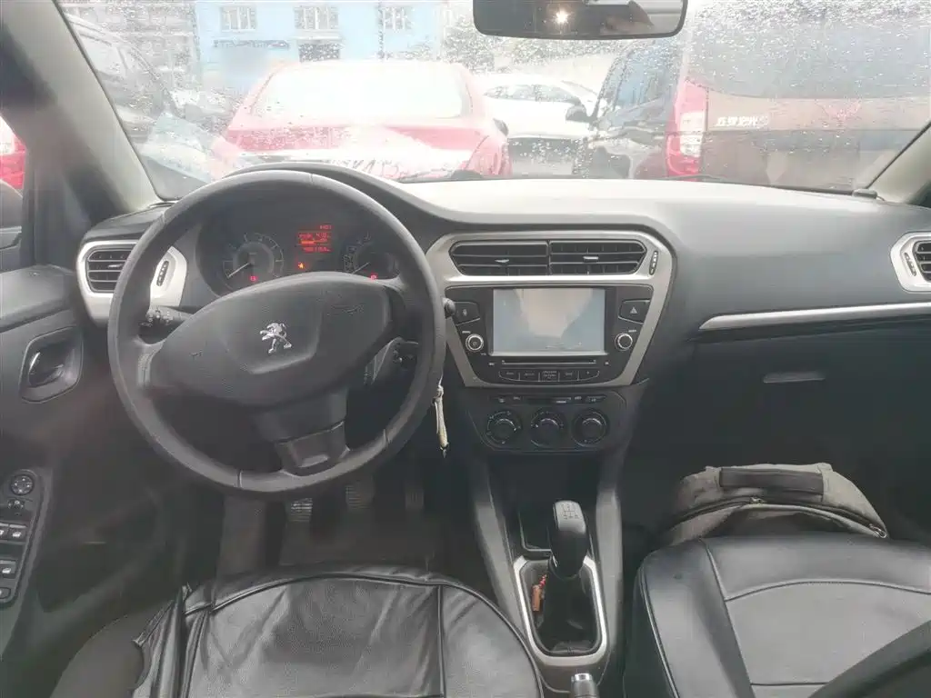 Peugeot 301 1.6 L Manual Comfort