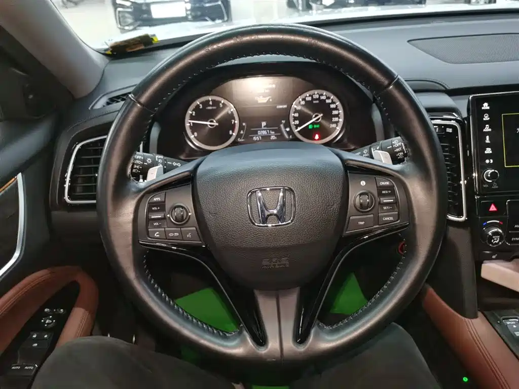 Honda UR-V 370 TURBO 2 WD Graceful