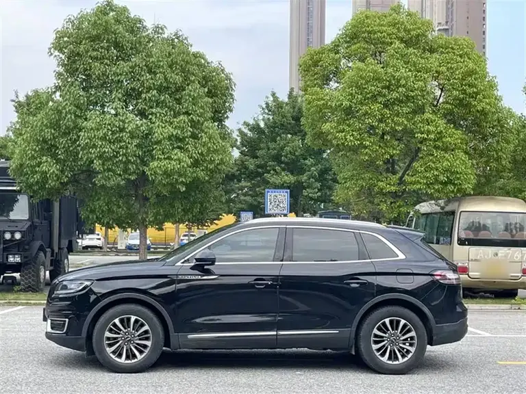 Lincoln Nautilus 2.0 T 4 WD Premium
