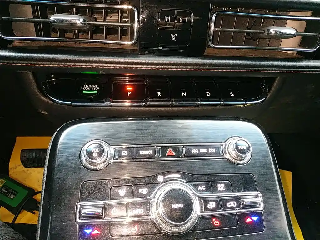 Nautilus 2.0 T 4 WD Premium