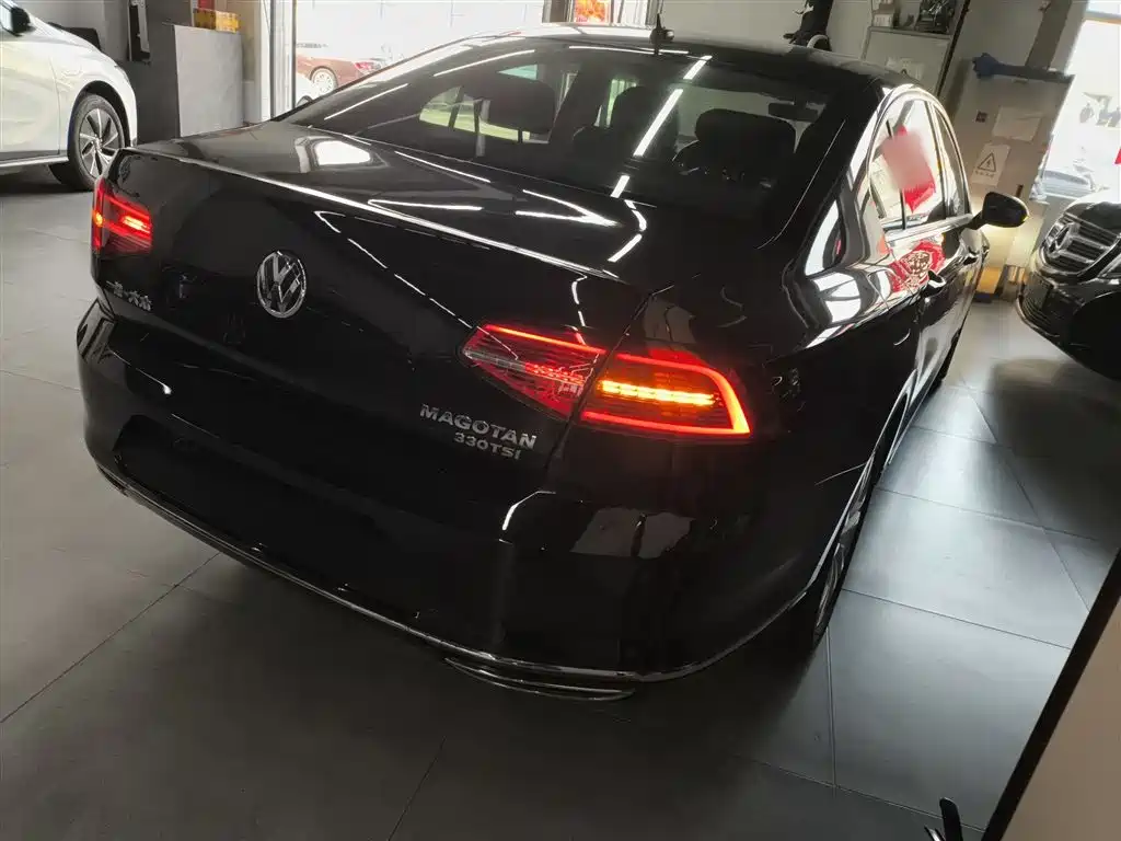 Magotan 330 TSI DSG Luxury CN-VI