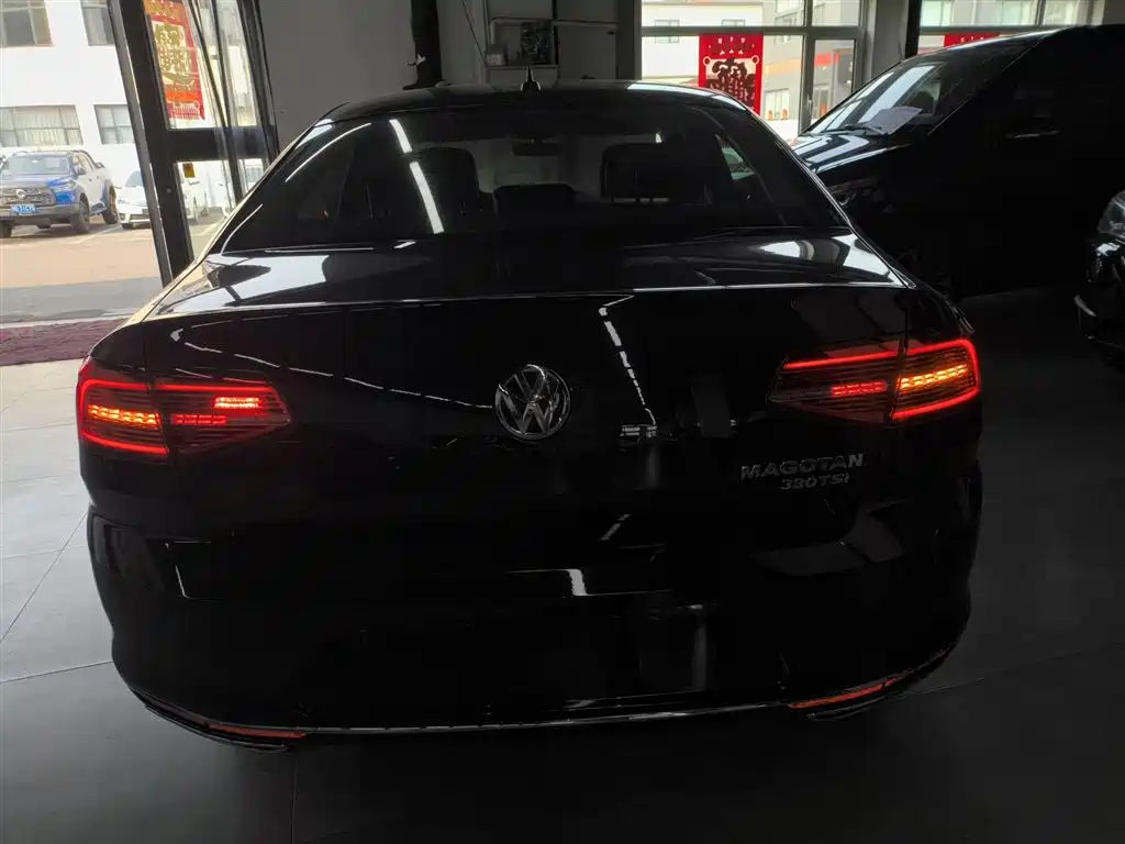 Magotan 330 TSI DSG Luxury CN-VI