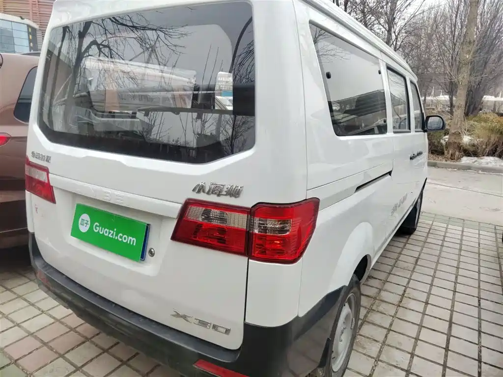 Xiaohaishi X30 1.5 L Super Enjoyment Bus 5 6 7-seat AC SWC15 M
