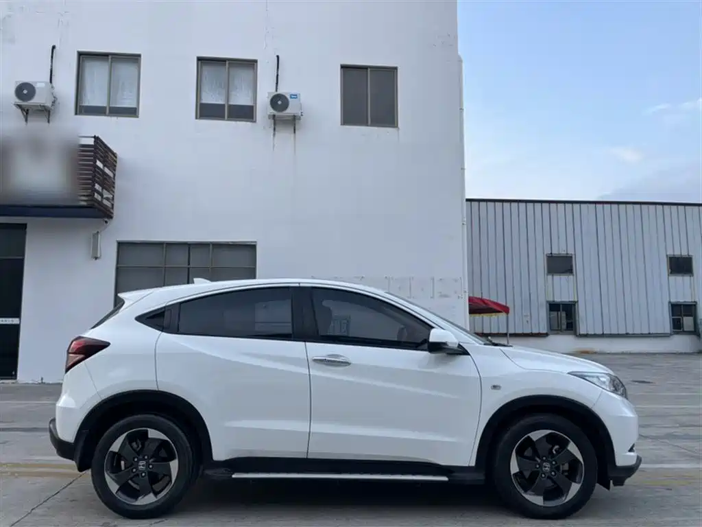 Vezel 1.8 L CVT 2 WD Pioneer