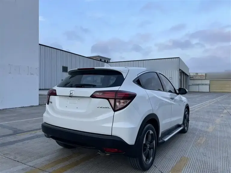 Honda Vezel 1.8 L CVT 2 WD Pioneer