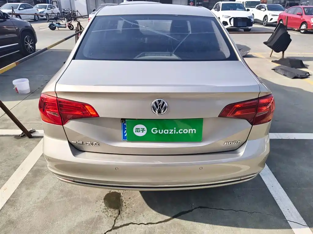 Bora 1.6 L Auto Comfort