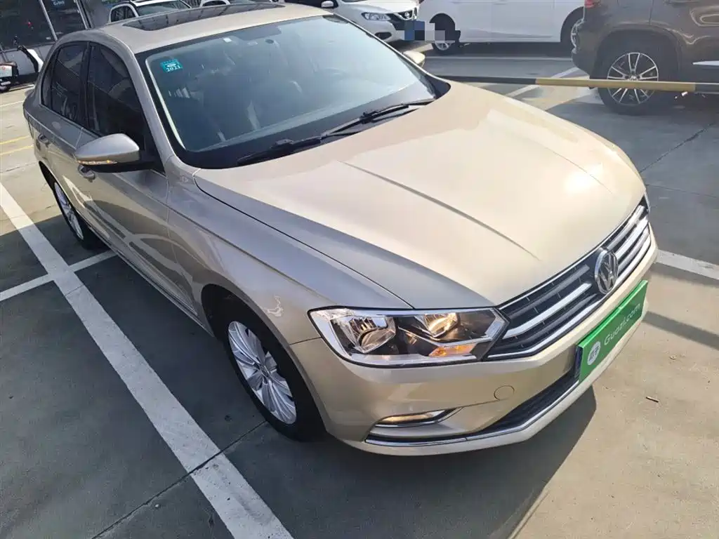Bora 1.6 L Auto Comfort