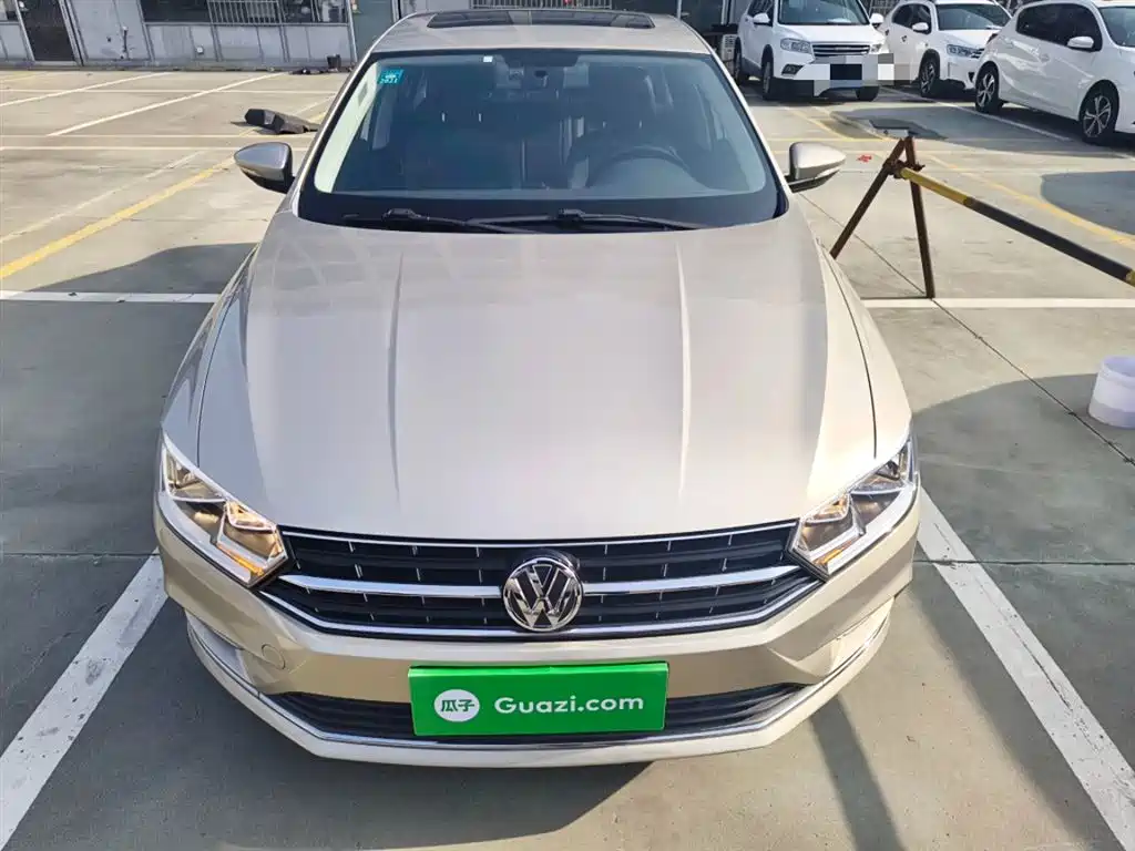 Bora 1.6 L Auto Comfort