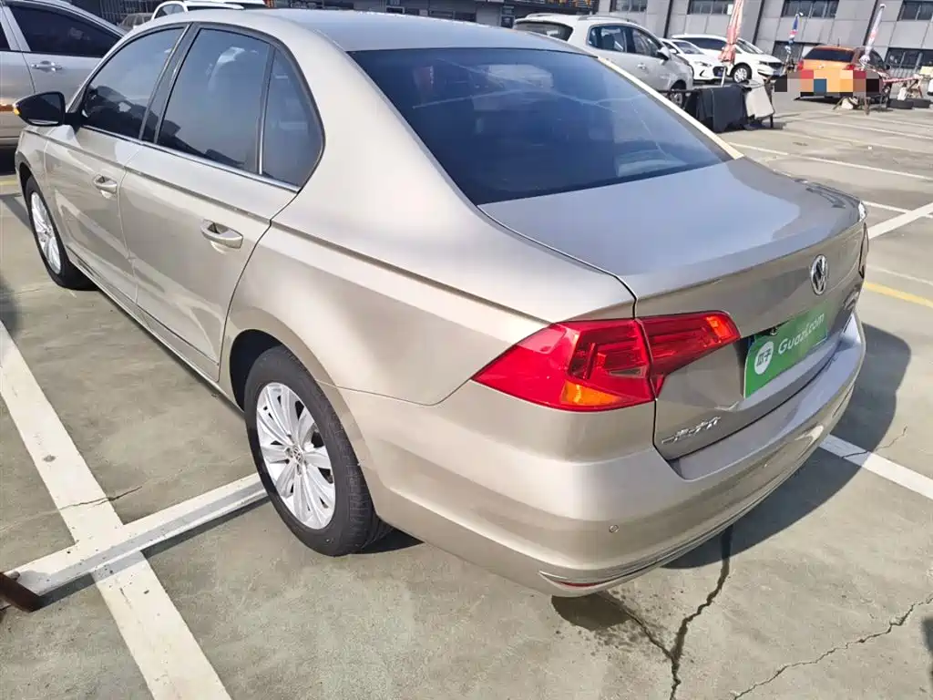 Bora 1.6 L Auto Comfort