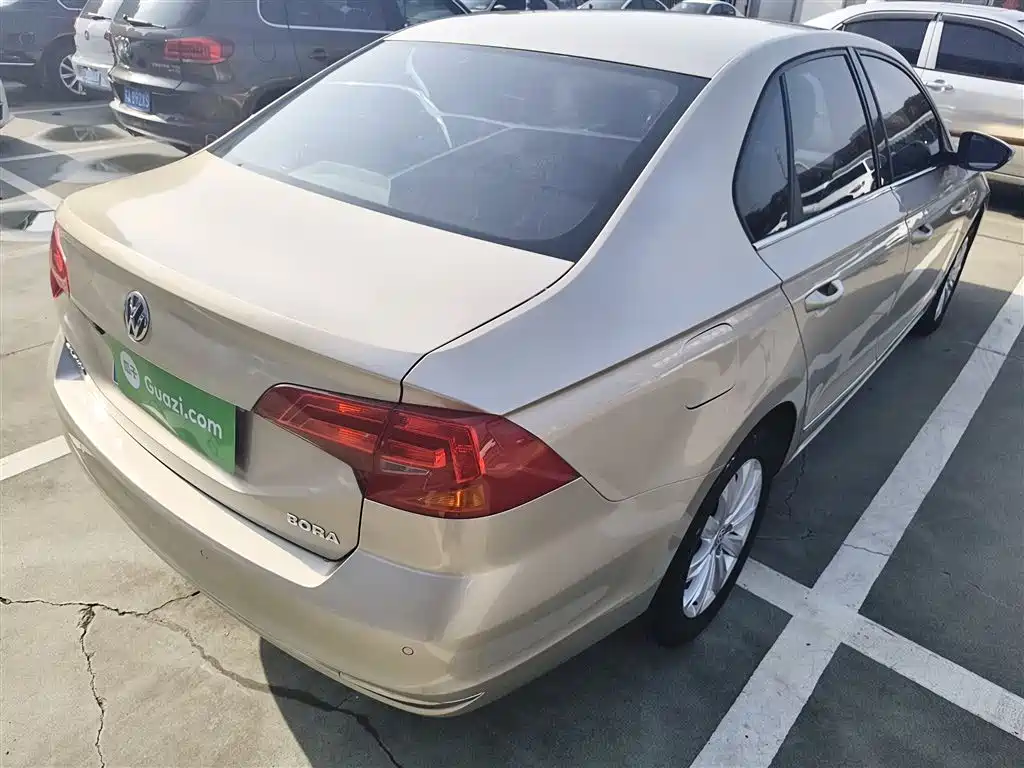 Bora 1.6 L Auto Comfort