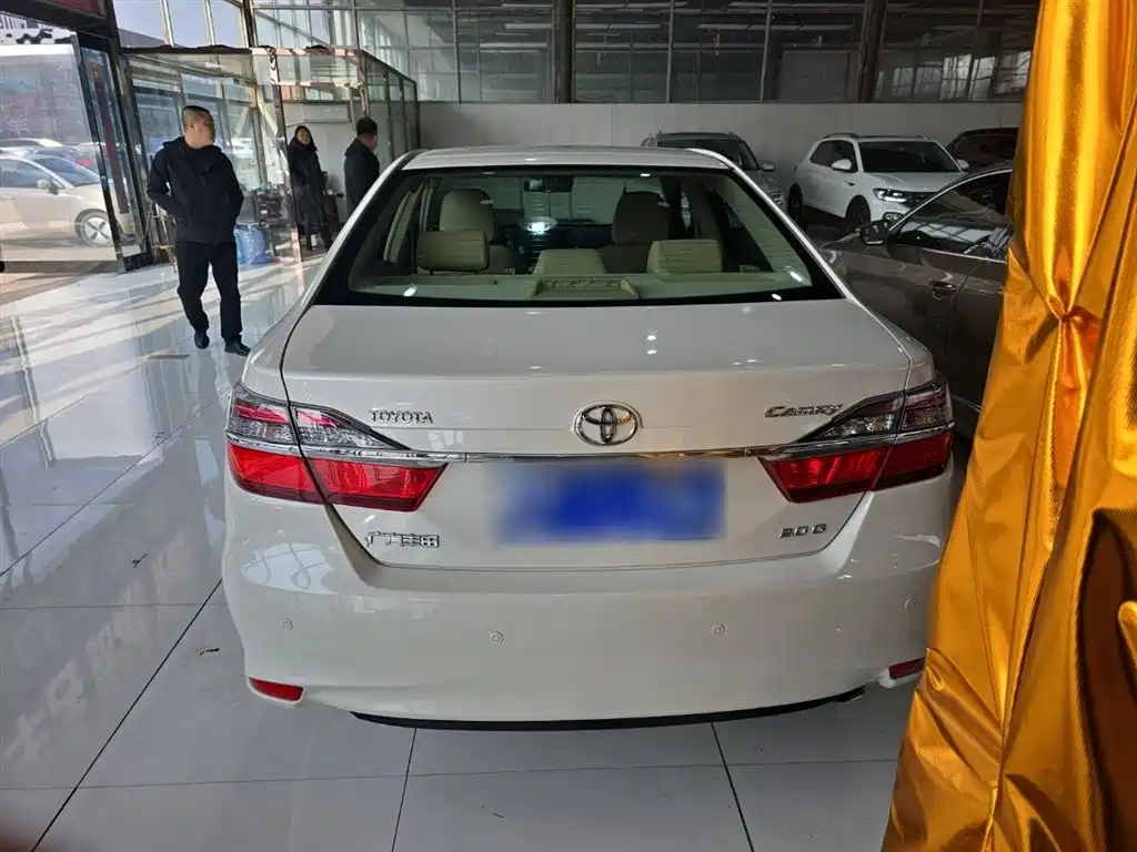 Camry 2.0 G 10 th Anniversary Commemorative Leading