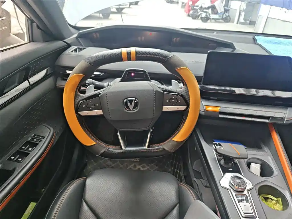 Changan UNI-V 1.5 T Distinguished