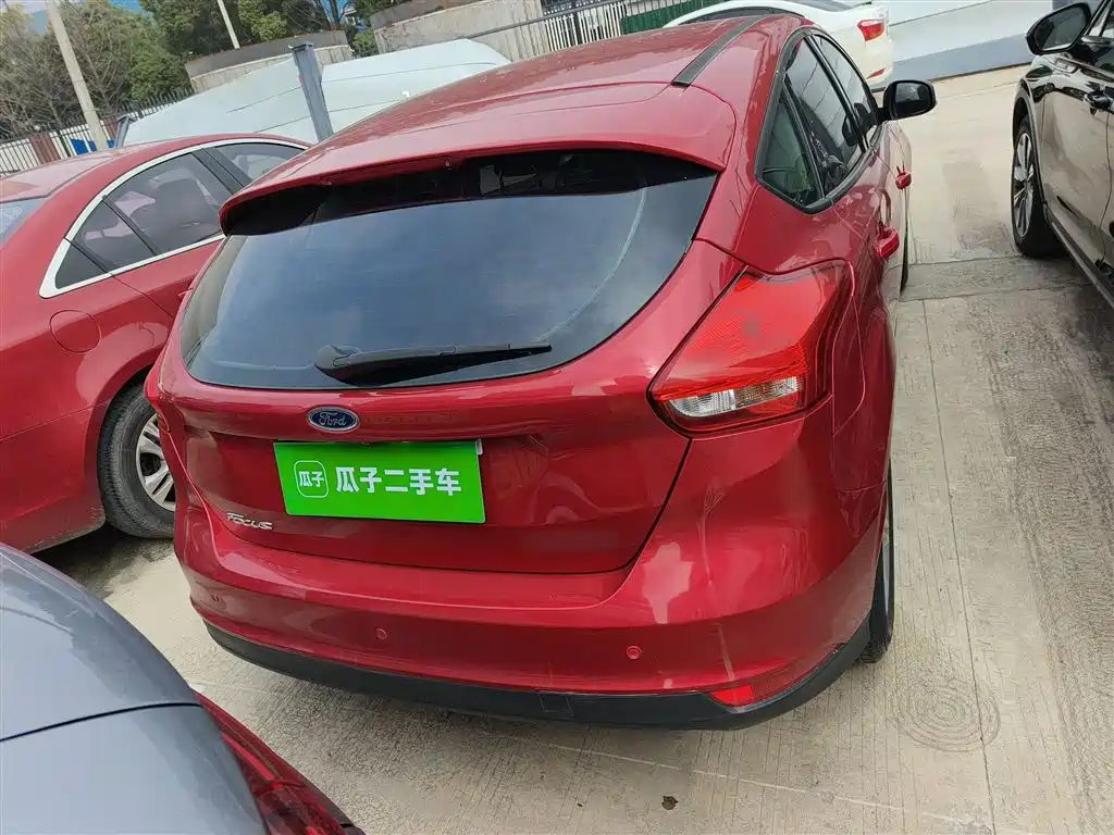 Focus Hatchback Classic 1.6 L Auto Comfort Smart Travel