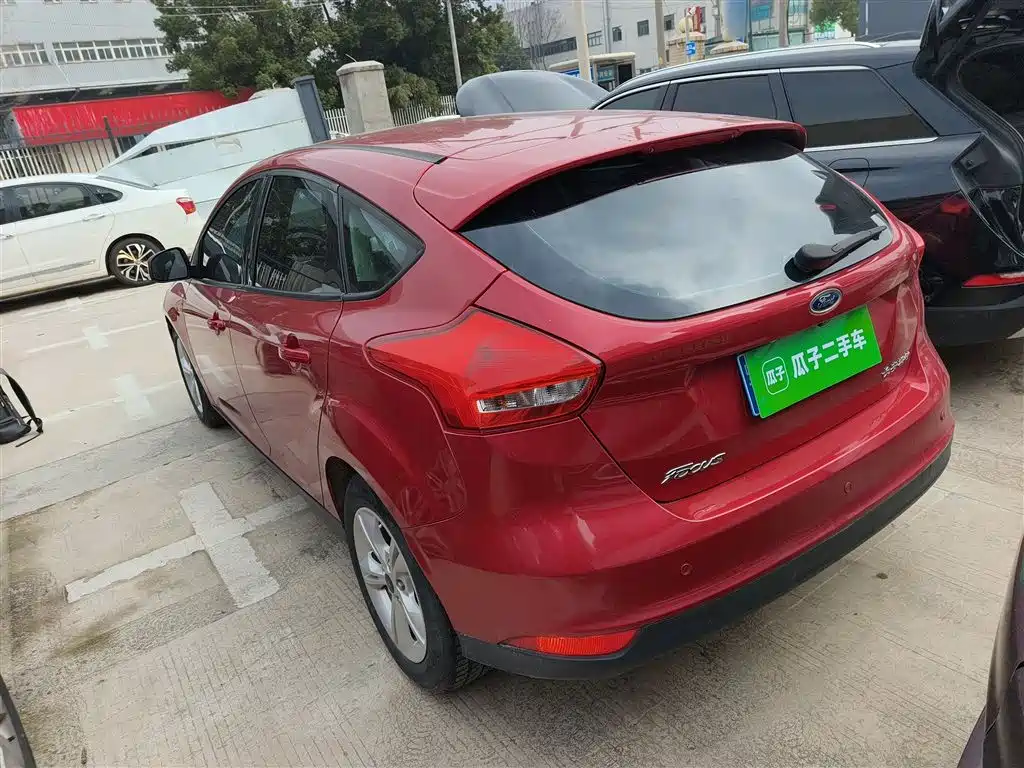 Focus Hatchback Classic 1.6 L Auto Comfort Smart Travel