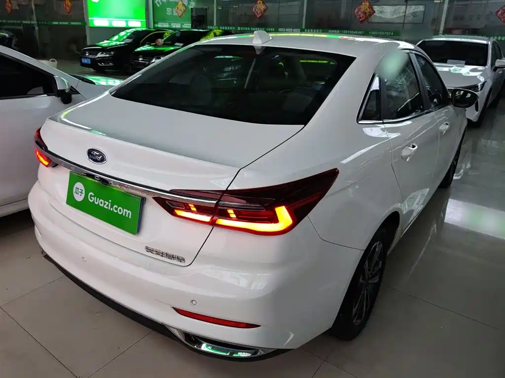 Escort 1.5 L Auto Diamond