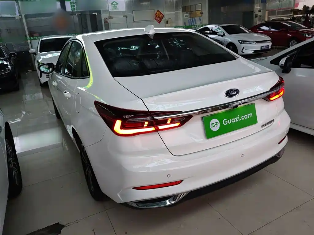Escort 1.5 L Auto Diamond