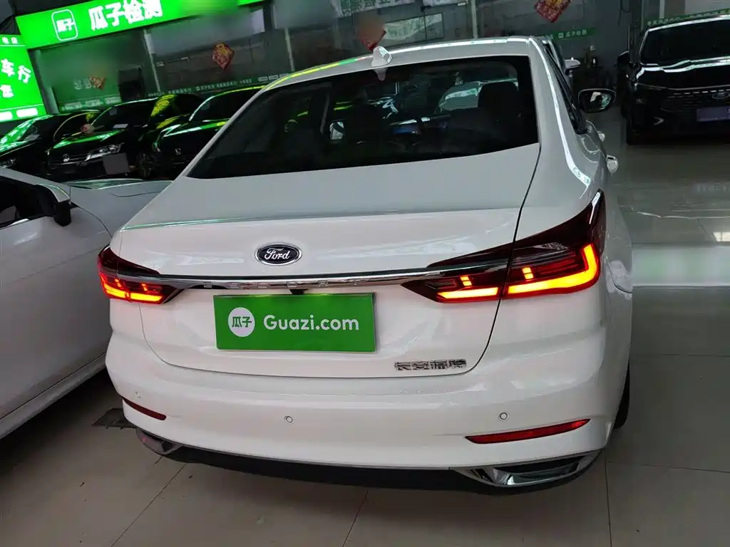 Escort 1.5 L Auto Diamond