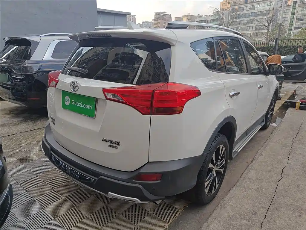 RAV4 2.5 L Auto 4 WD Luxury